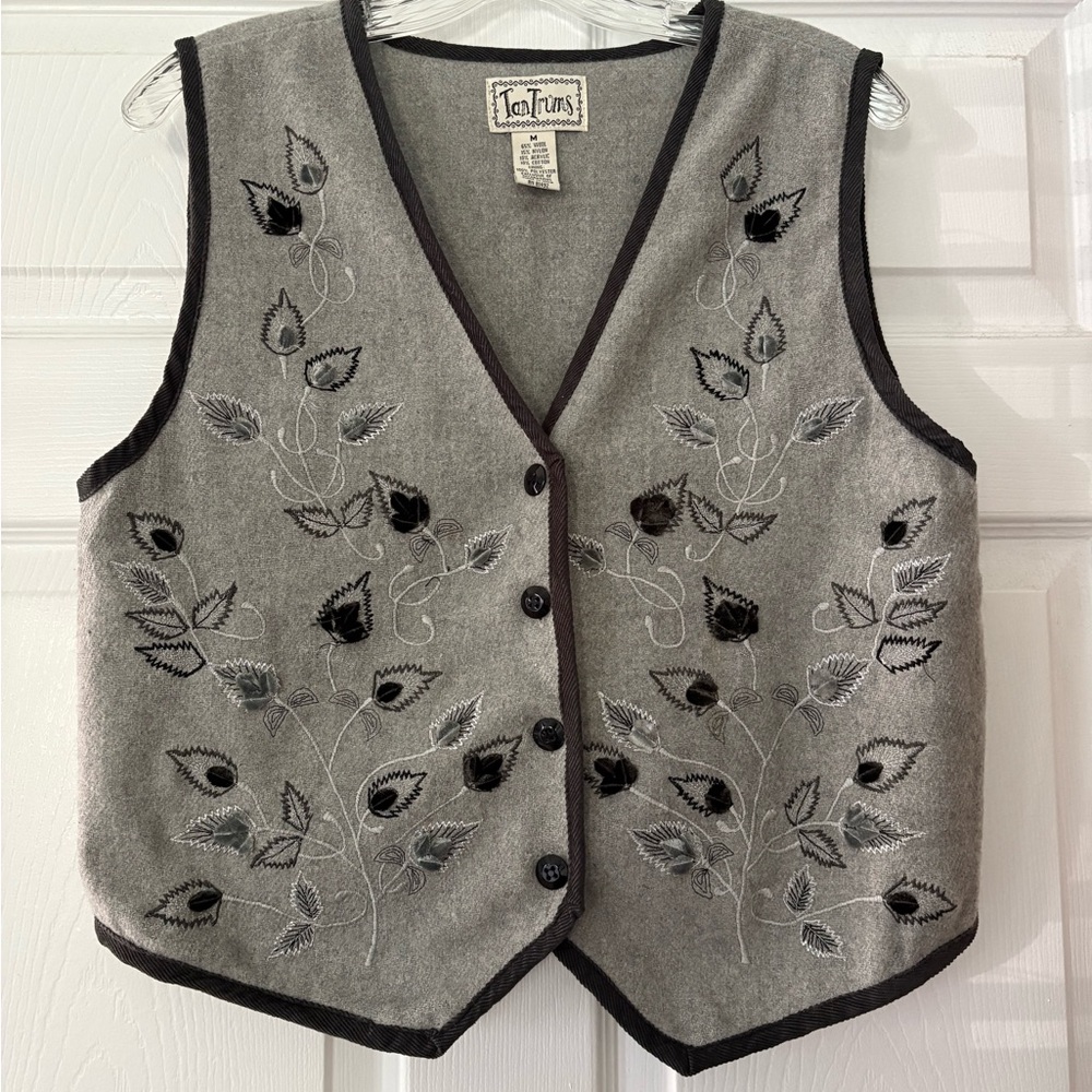 Tantrums vintage 90’s Gray Wool Blend Vest floral embroidered medium button up